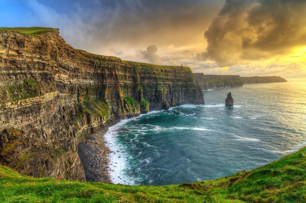 Cliffs Of Moher Hotel Liscannor Exterior photo